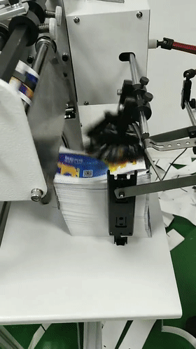 马桶堵了如何吸出来？34个机械原理、设计动画来了1、马桶疏通器原理：2、高频变压器绕组自动化生产：3、伺服电缸高负载、大推力、高精度、易维护，应用广泛：4、小型土豆收获机：5、郎酒瓶子制作工艺：6、陶瓷杯自动化生产：7、液压奶酪切割机：8、自动化摊煎饼：9、蔬菜丸子制作过程：10、自动化包子机：11、万能清扫器：12、快速部署战场铁丝网防御线：13、手持式自动螺丝机：14、自由弯管机：15、滚动式捡果器：16、铜管折弯过程，谁知道为什么不瘪：17、自动化攻丝机：18、45度管接头滚牙：19、食品,马桶堵了如何吸出来？34个机械原理、设计动画来了，直观易懂,第20张