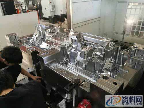 cnc加工中心在操作使用时有4点需要考虑!,模具设计,培训学校,第2张 cnc加工中心在操作使用时有4点需要考虑!,模具设计,培训学校,第2张