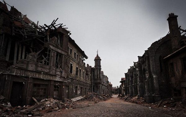 俄电影制片厂真实还原遭二战破坏小镇(图文教程),第3张 俄电影制片厂真实还原遭二战破坏小镇(图文教程),俄电影制片厂真实还原遭二战破坏小镇,第3张